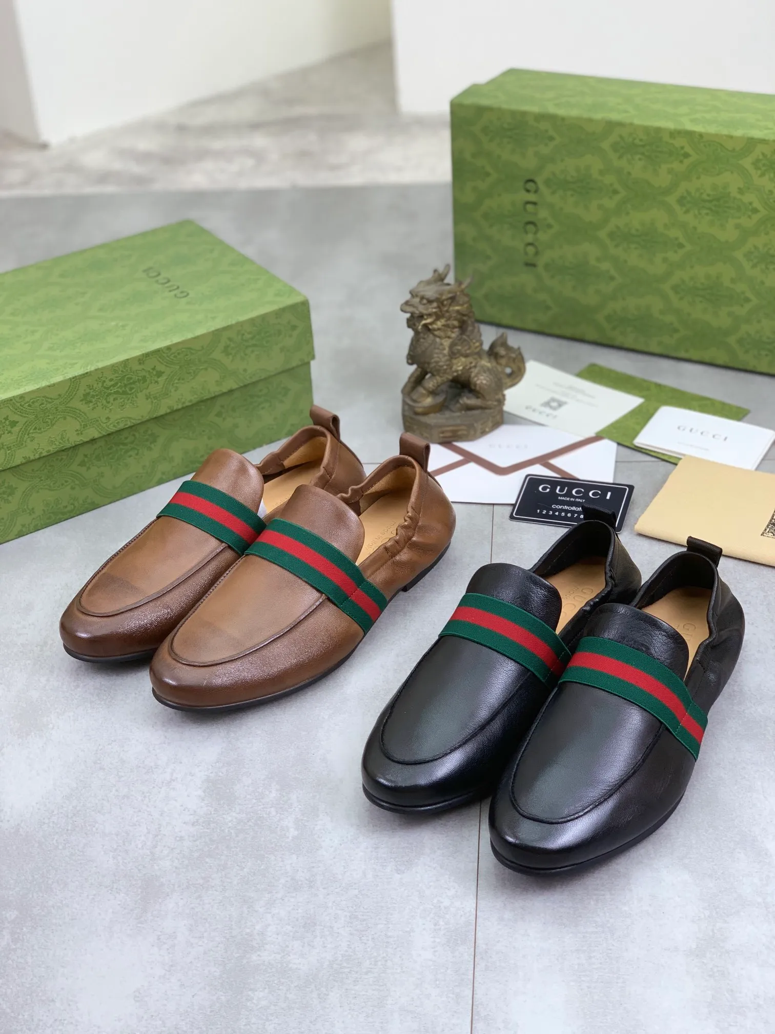 Men's Men's Shoes💰P520💰【New Style】Water-dyed Niuli Gucci's most popular selection of lazy slip-on leather shoes (Gucci) official website latest Gucci lazy leather shoes, hot style 💥 simple and elegant style, exclusive for trendy men. Unique official website latest brand original double G embossing Elements 👑 Original Gucci decoration, fashionable and elegant, fabric original calfskin ✅ fully imported first-layer cowhide lining, official website designated wear-resistant, rubber business outsole, classic model taken at the counter in real life 🎬38-44 black brown optional